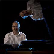 Doy clases particulares de piano clásico presencial y online y/o moderno: jazz, bién lenguaje musical, piano complementario, improvisación